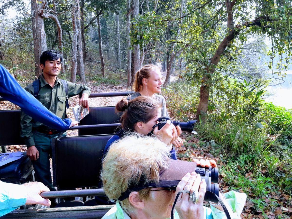 Hotel Rhino Land, Sauraha Zewnętrze zdjęcie